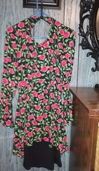 Beautiful Snow White flowy dress NWT - Picture 1 of 4